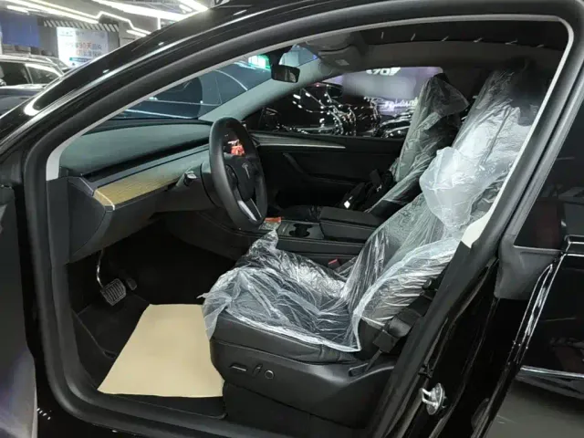 Tesla Model Y — Фото автомобиля 14