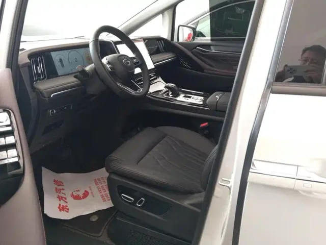 GAC Trumpchi M8 — Фото автомобиля 9