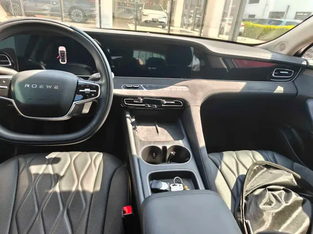 Roewe D7 — Фото автомобиля 5