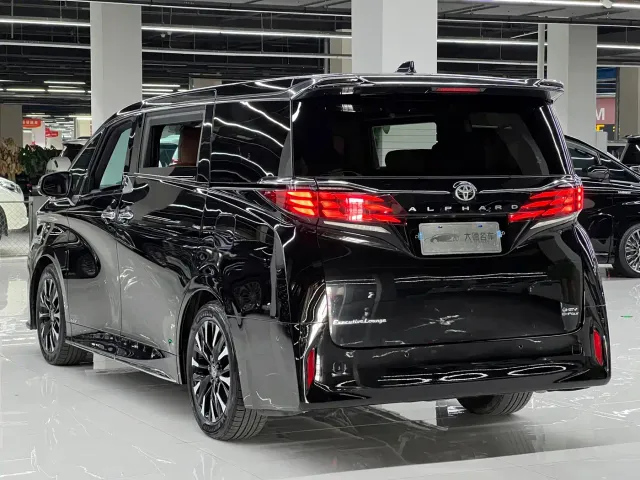 Toyota Alphard — Фото автомобиля 6