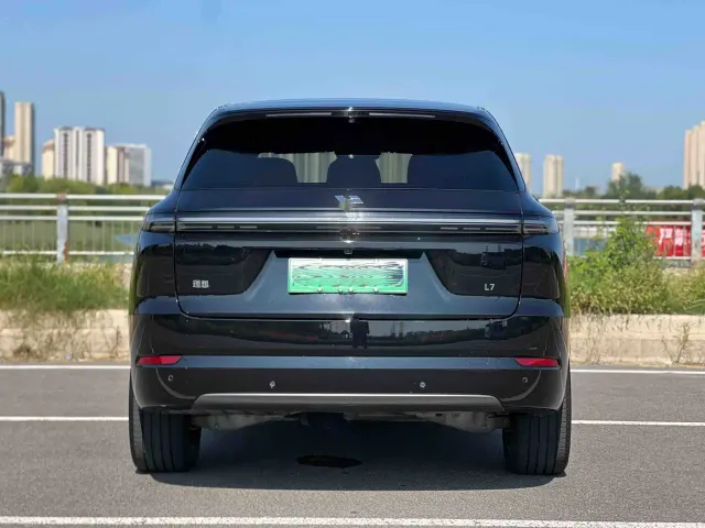 Li Auto L7 — Фото автомобиля 9