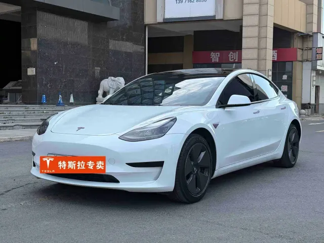 Фотография автомобиля — Tesla Model 3