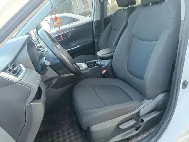 Toyota RAV4 — Фото автомобиля 10
