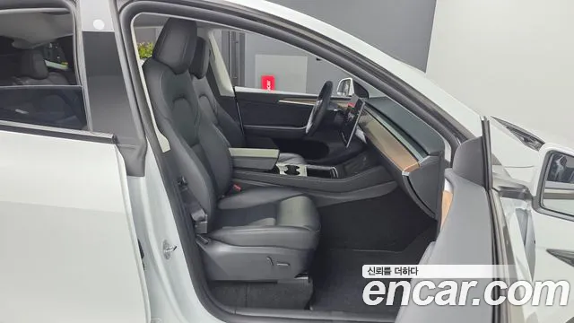 Tesla Model Y — Фото автомобиля 17