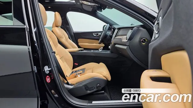 Вольво XC60 — Фото автомобиля 22