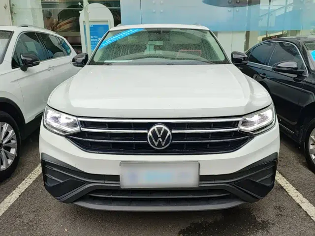 Volkswagen Tiguan L — Фото автомобиля 2