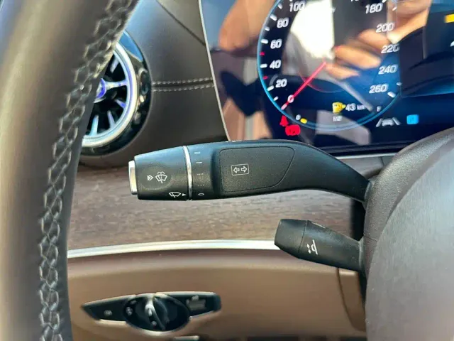 Mercedes-Benz E-Class — Фото автомобиля 22