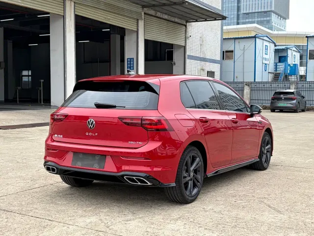 Volkswagen Golf — Фото автомобиля 7