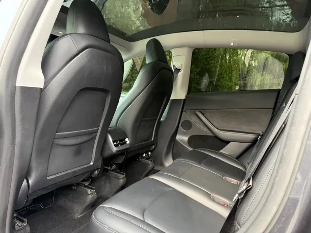 Tesla Model Y — Фото автомобиля 13