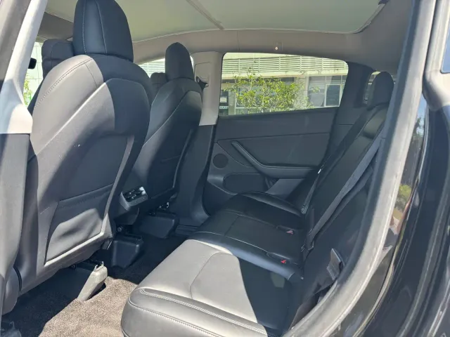 Tesla Model Y — Фото автомобиля 5