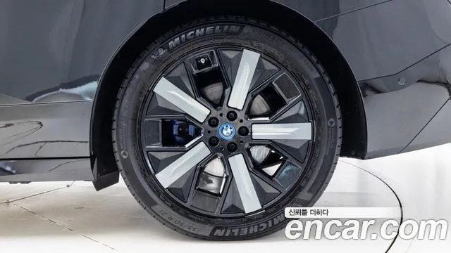 BMW iX — Фото автомобиля 5