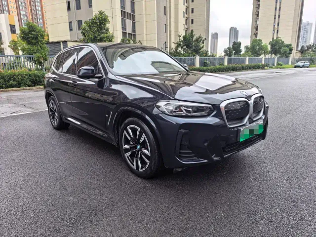BMW iX3 — Фото автомобиля 3