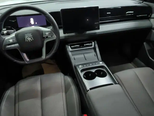 BYD Qin L — Фото автомобиля 12