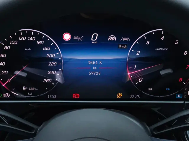 Mercedes-Benz E-Class — Фото автомобиля 17