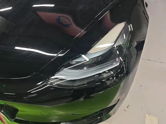 Tesla Model 3 — Фото автомобиля 23