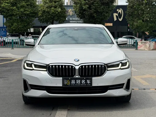 BMW 5 Series — Фото автомобиля 2