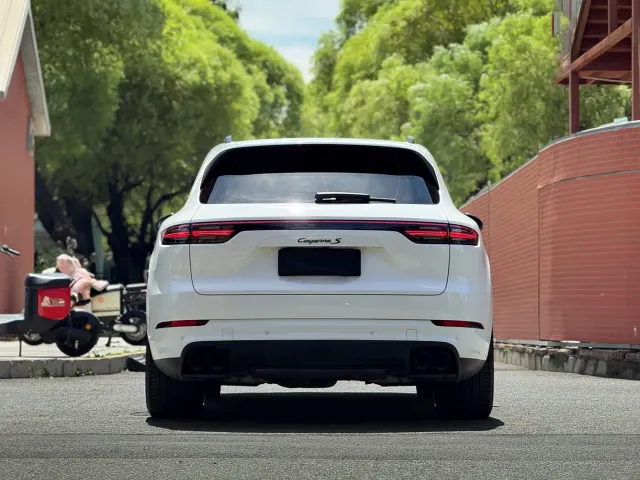 Porsche Cayenne — Фото автомобиля 15