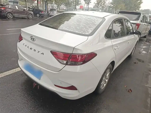 Hyundai Elantra — Фото автомобиля 6