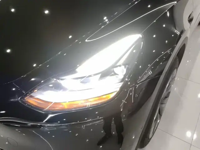 Tesla Model Y — Фото автомобиля 23