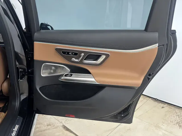 Mercedes-Benz E-Class — Фото автомобиля 21