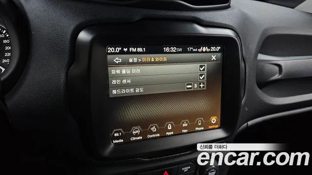 Jeep Renegade — Фото автомобиля 17