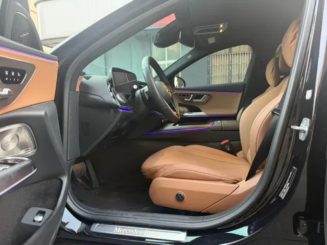 Mercedes-Benz E-Class — Фото автомобиля 5