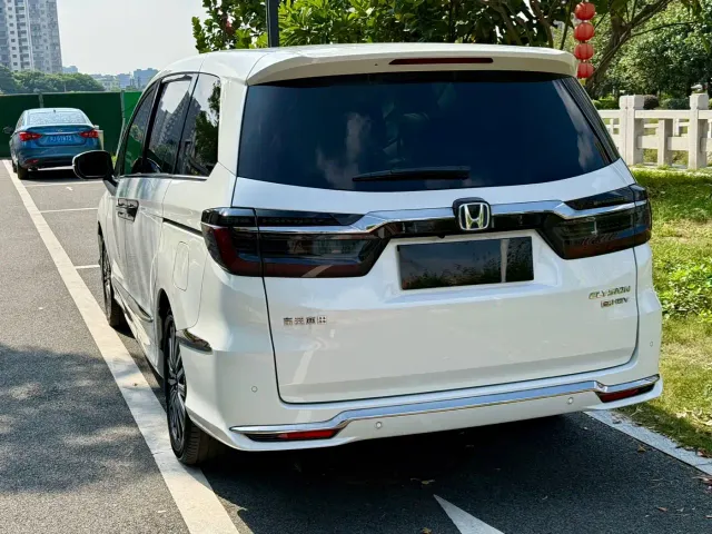 Honda Elysion — Фото автомобиля 13