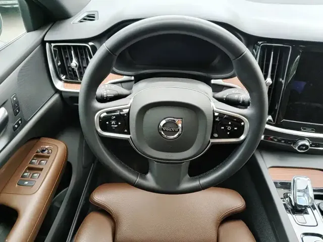 Volvo S60 — Фото автомобиля 14