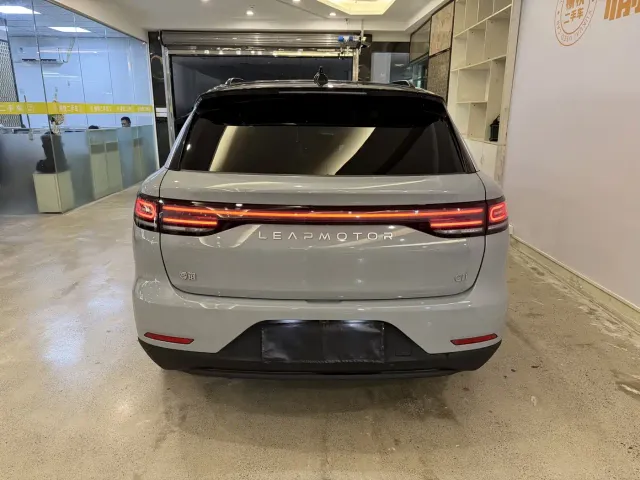 Leapmotor C11 — Фото автомобиля 6