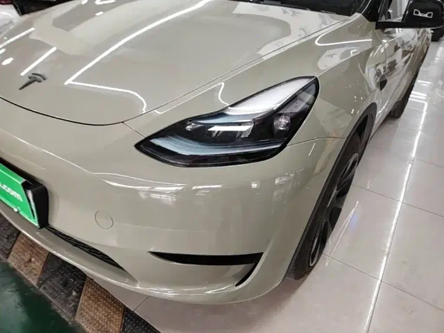 Tesla Model Y — Фото автомобиля 23