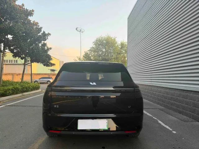 Li Auto L7 — Фото автомобиля 7