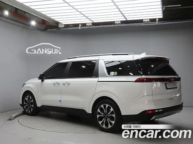 Kia Carnival Generation 4 — Фото автомобиля 2