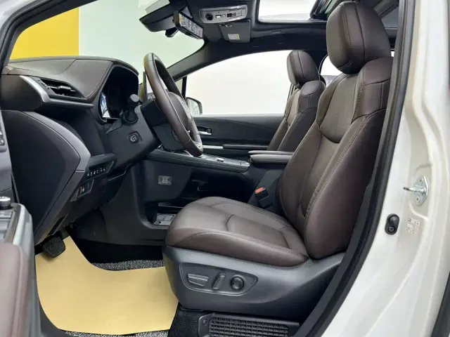 Toyota Sienna — Фото автомобиля 20