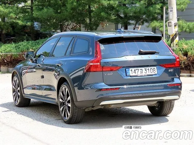 Вольво V60 V60 Cross Country 2 поколение B5 Ultimate AWD — Фото автомобиля 3