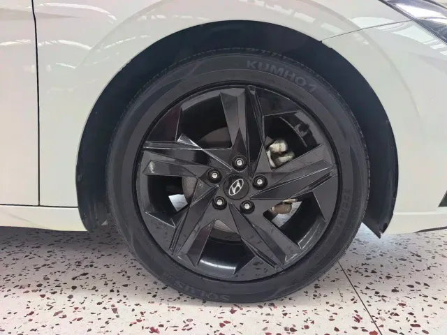 Hyundai Elantra — Фото автомобиля 25