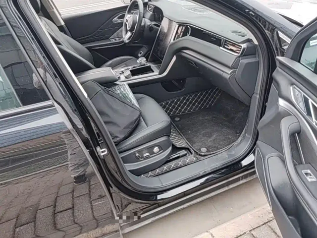 Hongqi HS7 PHEV — Фото автомобиля 11