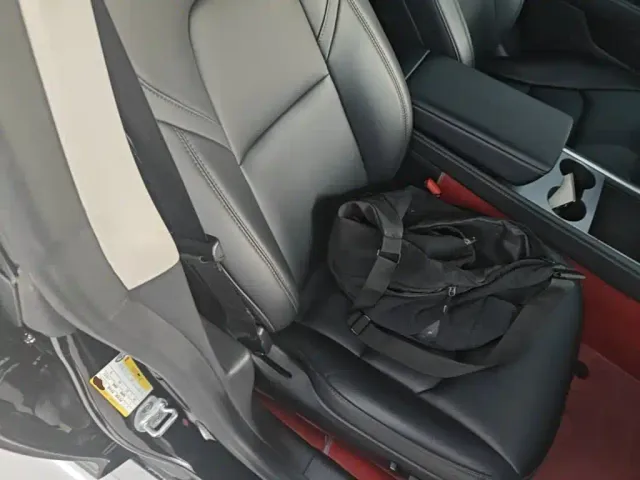 Tesla Model 3 — Фото автомобиля 24
