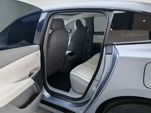 Dongfeng eπ 007 — Фото автомобиля 8