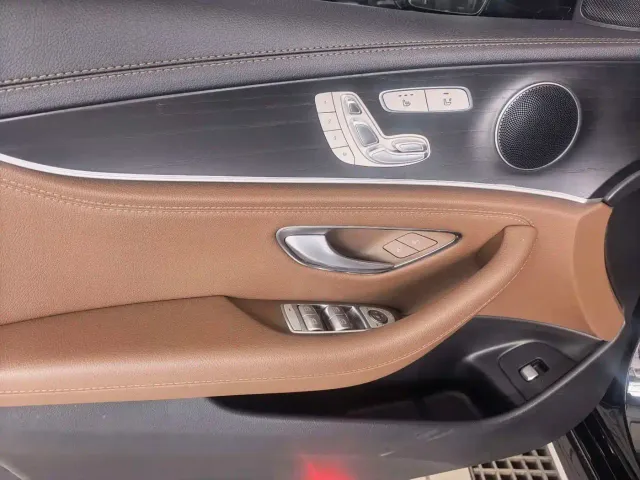 Mercedes-Benz E-Class — Фото автомобиля 4