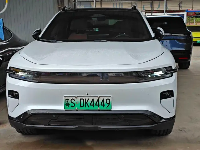 Changan Qiyuan E07 — Фото автомобиля 2