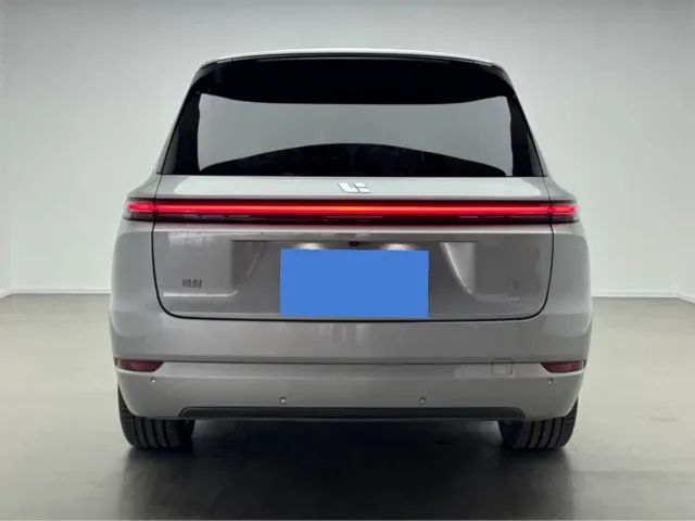 Li Auto L9 — Фото автомобиля 4