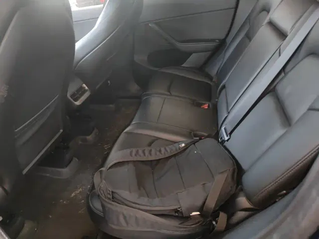 Tesla Model Y — Фото автомобиля 16