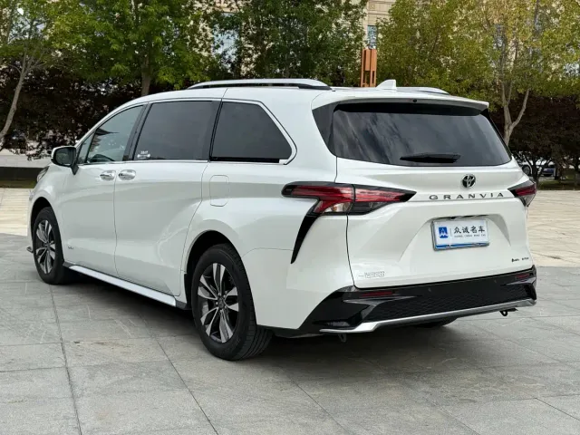 Toyota Granvia — Фото автомобиля 7