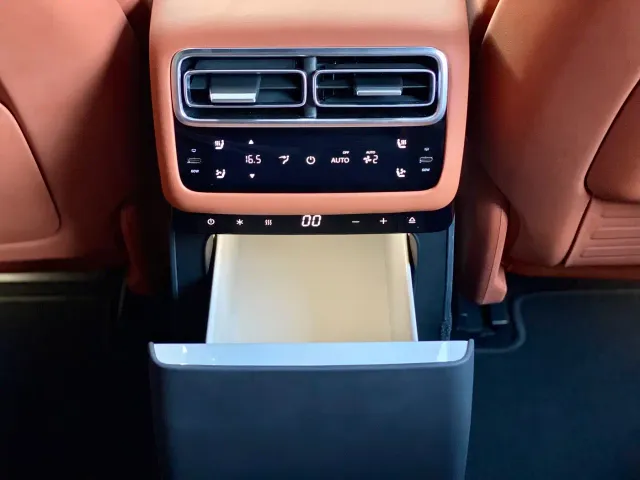 Li Auto L7 — Фото автомобиля 20