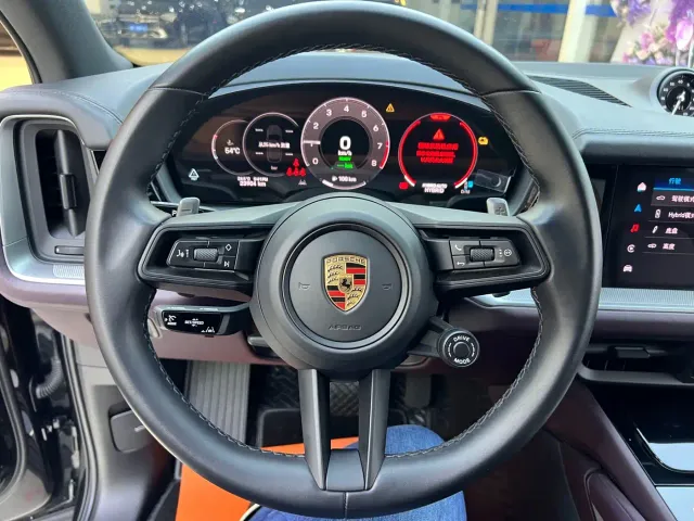 Porsche Cayenne — Фото автомобиля 28