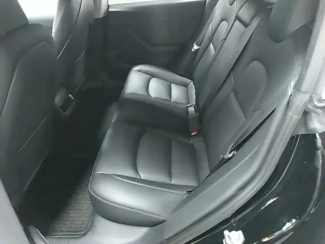 Tesla Model 3 — Фото автомобиля 16