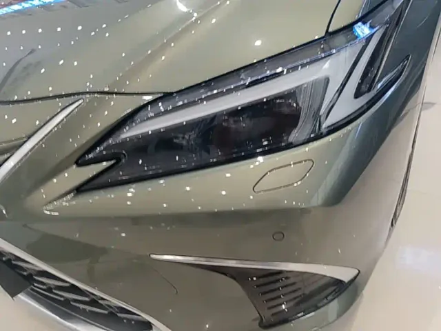 Lexus ES — Фото автомобиля 23