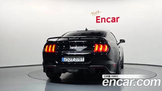Ford Mustang — Фото автомобиля 4