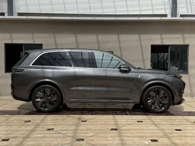 Li Auto L8 — Фото автомобиля 3
