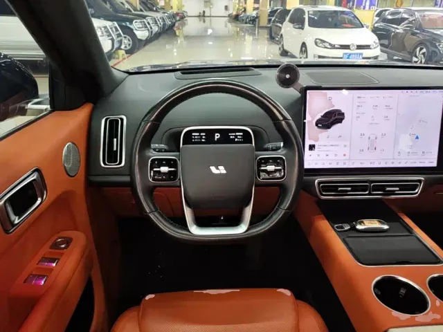 Li Auto L8 — Фото автомобиля 10